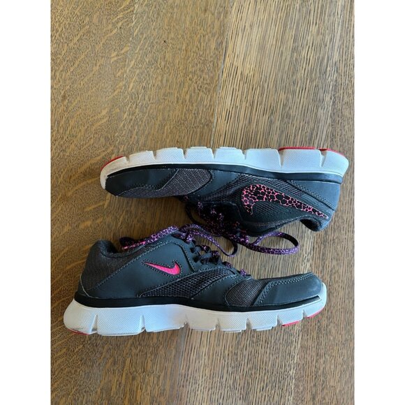 Nike Girl’s Cheetah print running shoe size 6.5 - Picture 1 of 6